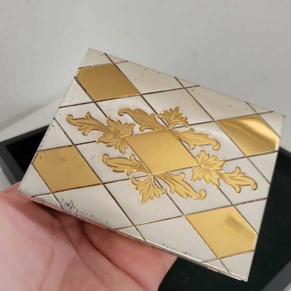 Vintage 50's Ladies Gold Tone Compact and cigarette purse - Picture 8 of 8